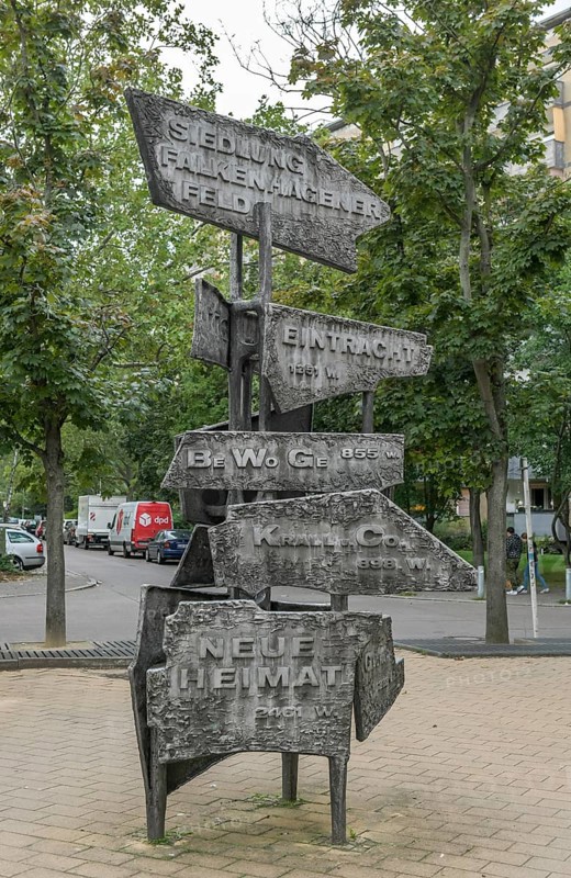 Monument to the founding of the large housing estate Falkenhagener Feld