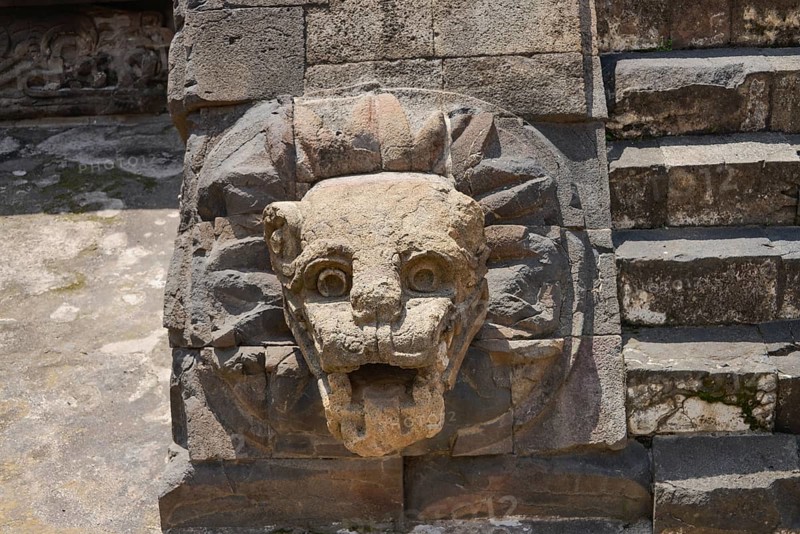 Head sculpture Temple of Quetzalcoatl
