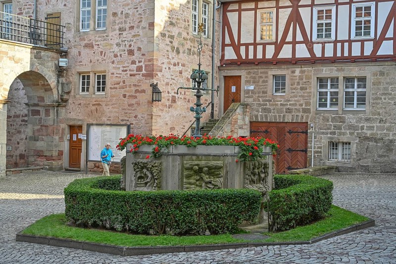 Frau Holle Fountain