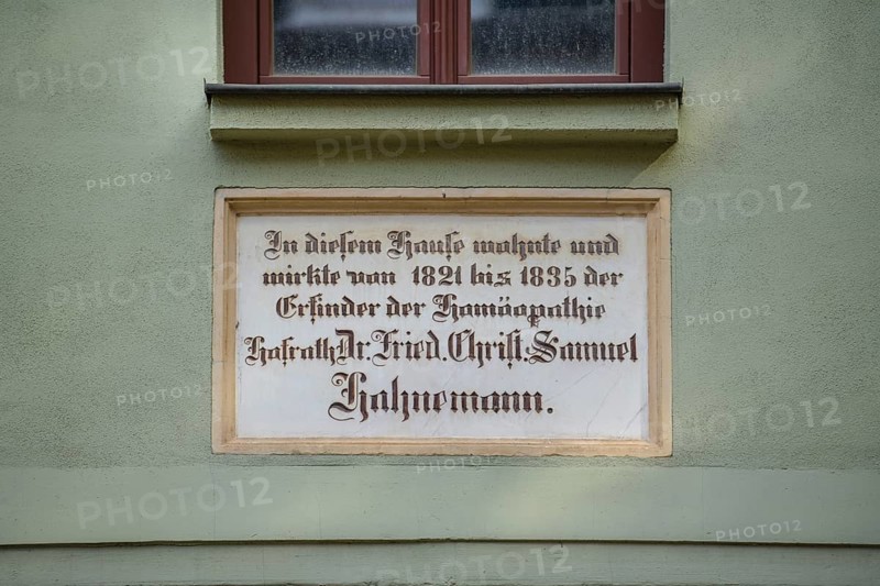 Memorial plaque