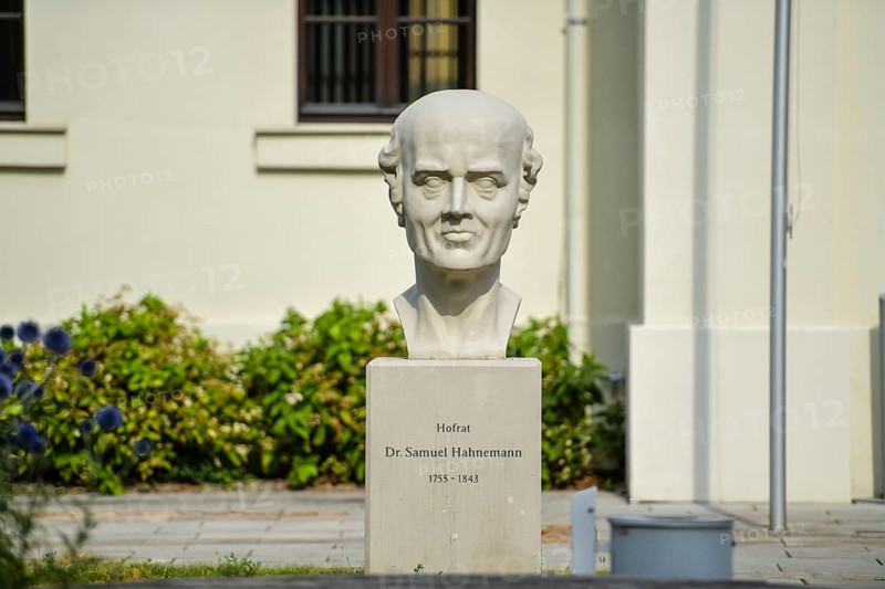 Monument to Samuel Hahnemann
