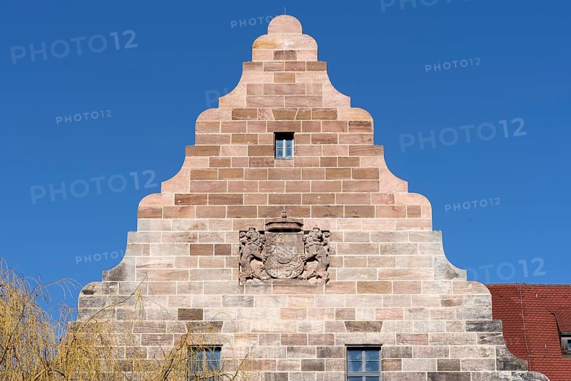 Relief of the Bavarian coat of arms on the gable of the courthouse
