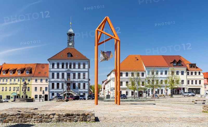 Steel sculpture on the market square with Paradise Fountain and town hall