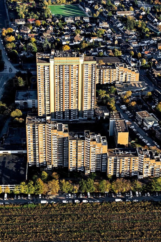 Large housing estate Auf dem Kölnberg in the district of Meschenich