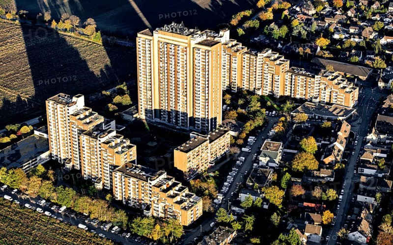 Large housing estate Auf dem Kölnberg in the district of Meschenich