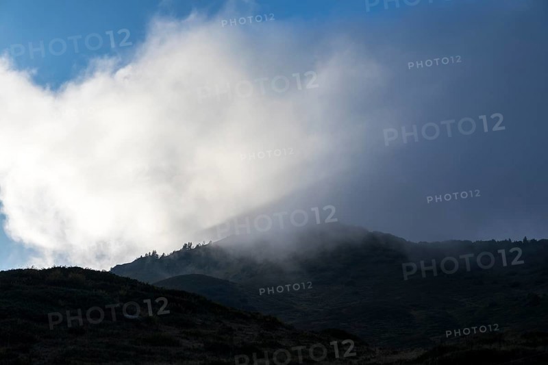 Fog in the high valley on an autumn evening at Potlakopf