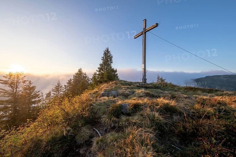 Summit cross in the morning light on Portlakopf