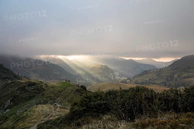 Fog in the high valley on an autumn evening at Potlakopf