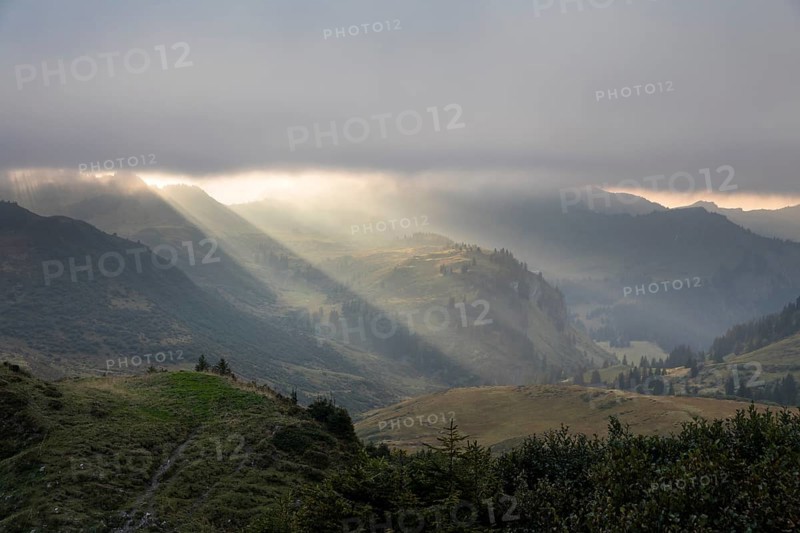 Fog in the high valley on an autumn evening at Potlakopf
