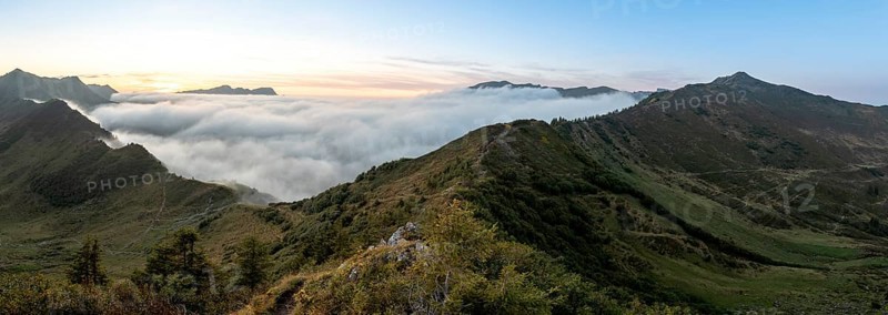 Fog in the high valley on an autumn evening at Potlakopf