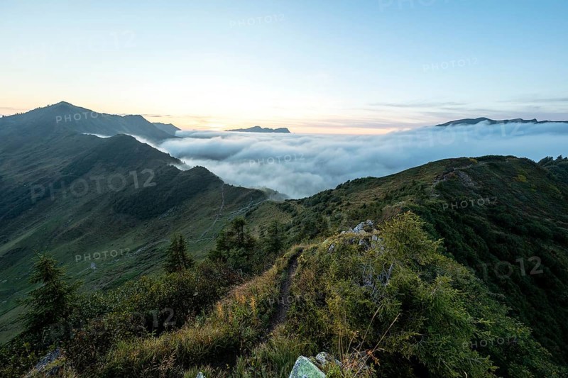 Fog in the high valley on an autumn evening at Potlakopf