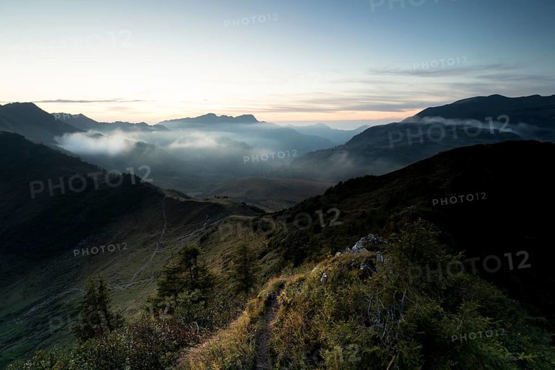 Fog in the high valley on an autumn evening at Potlakopf