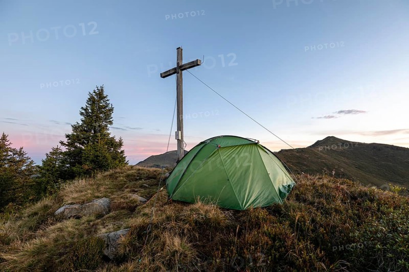 Summit cross in the morning light on Portlakopf