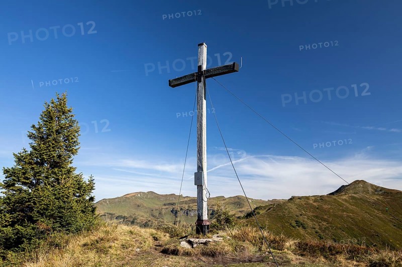 Summit cross in the morning light on Portlakopf