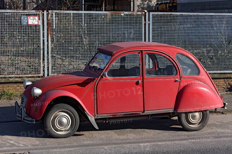 Red 2 CV6 Club on the road