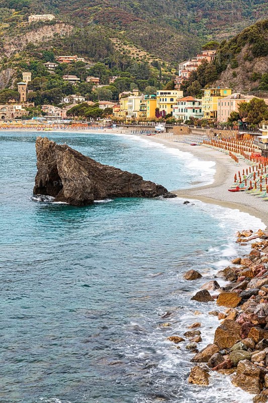 Boulders on the beach di Fegina in Monterosso al Mare