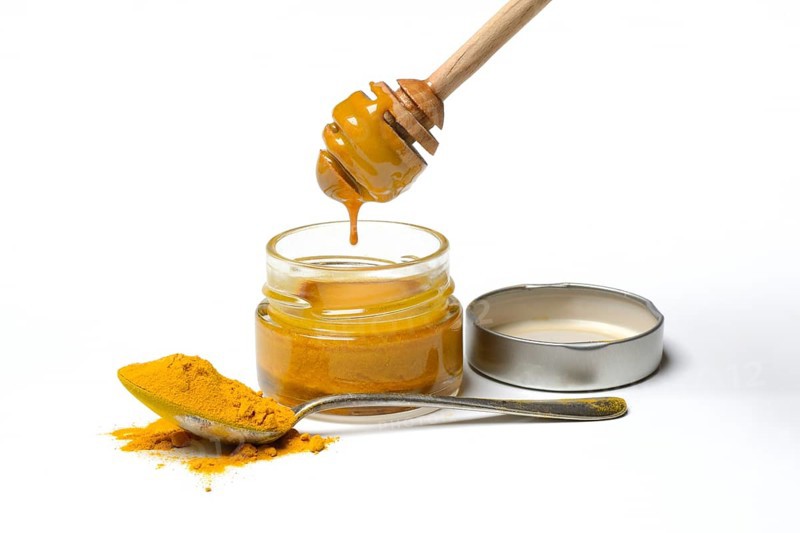 Bee honey with turmeric and turmeric powder
