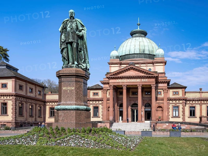 Kaiser-Wilhelms-Bad with monument to Kaiser Wilhelm I in the spa gardens