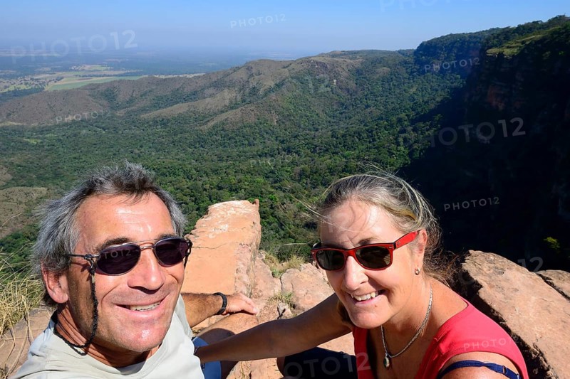 Older couple taking a photo of themselves at the Mirante Geodesico viewpoint