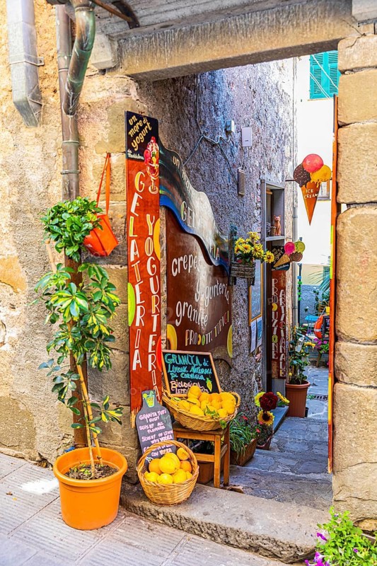 Colourfully decorated entrance of an ice cream parlour in Corniglia