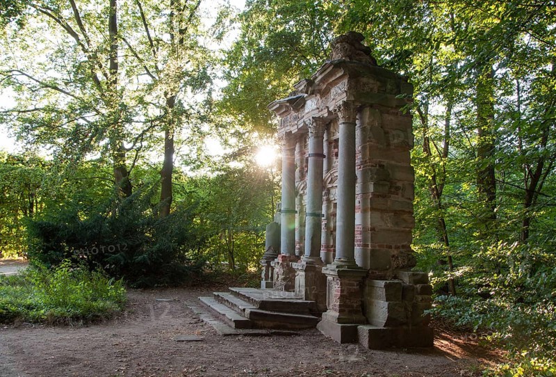 Tomb of Wilhelmine's favourite dog
