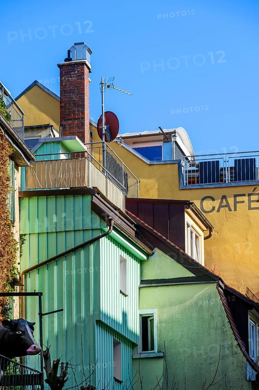 Nested house fronts