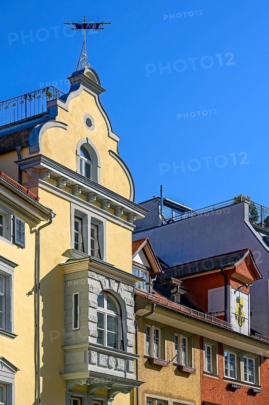 Renaissance gable with bay window