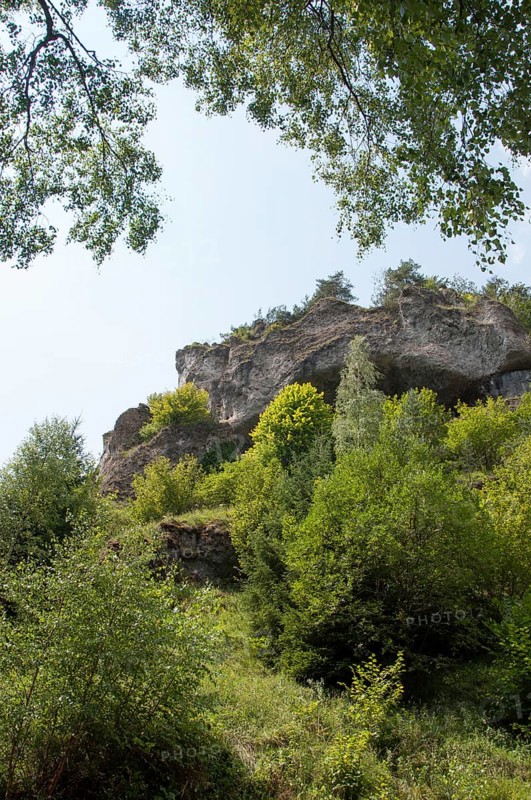 Dry slopes and boulders near Pottenstein
