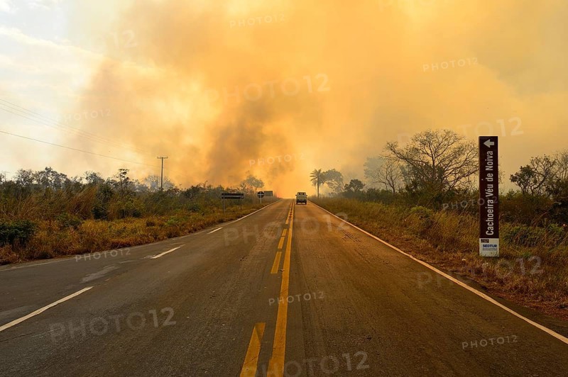 Sign at a bushfire on the main road 251