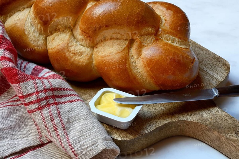Butter in portion packs and butter plait