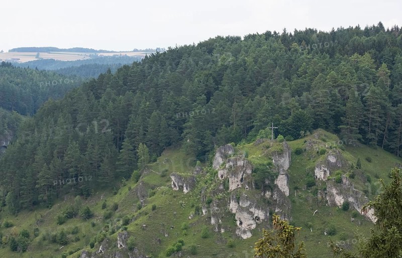 Dry slopes and boulders near Pottenstein