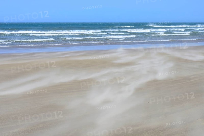 Flying sand at Praia de Mocambique beach