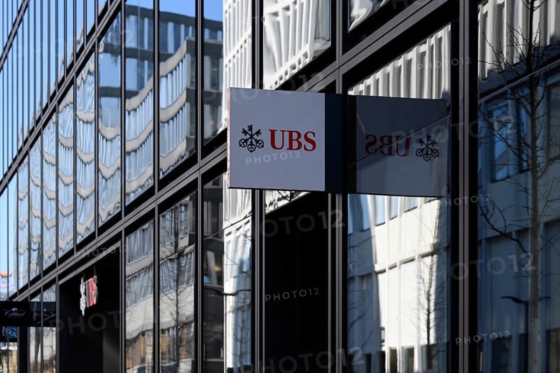 UBS lettering