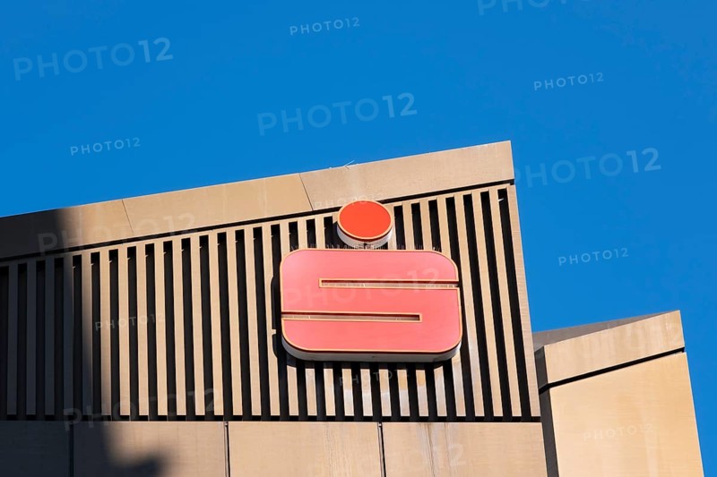 Sign and logo of the Sparkasse