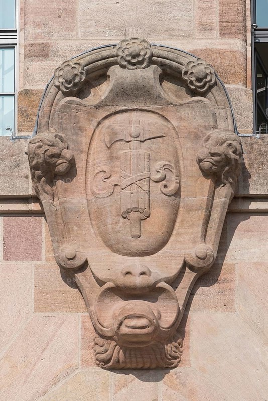 Coat of arms cartouche on the courthouse