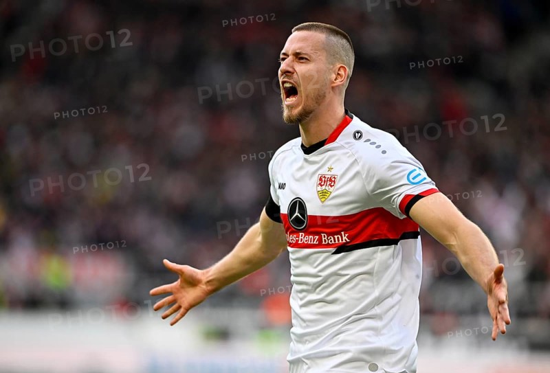 Goal celebration Waldemar Anton