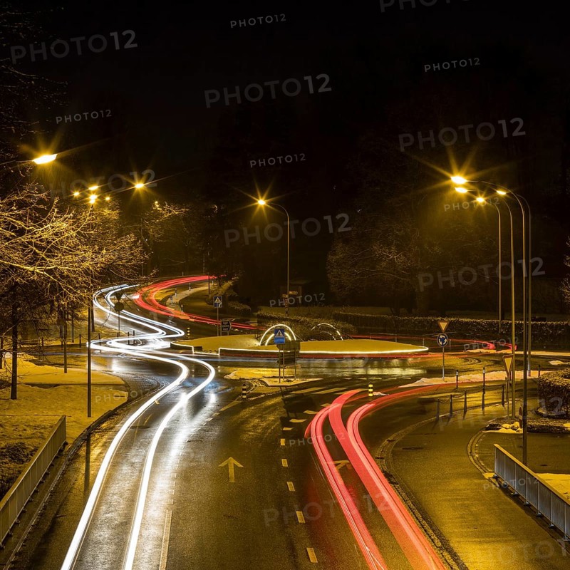 Roundabout with light lanes