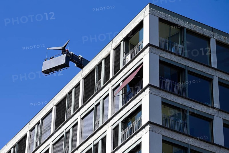 Apartment block with facade lift