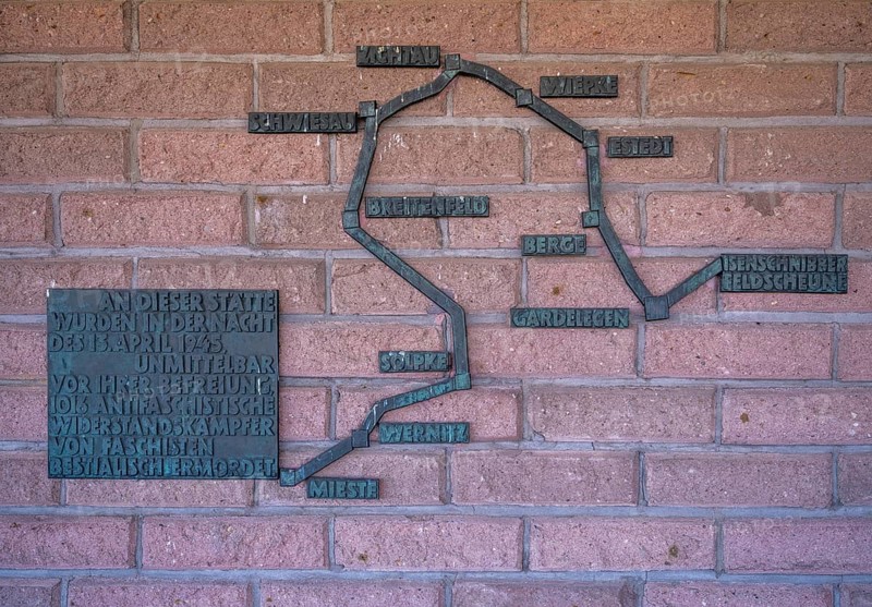 Memorial Feldscheune Isenschnibbe Gardelegen