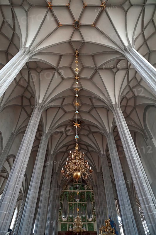Vault with candlestick and sun organ