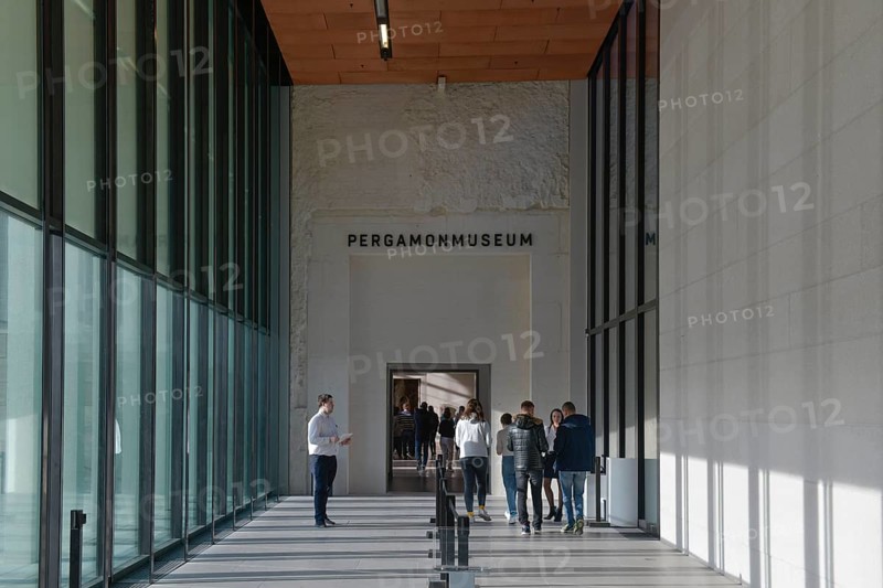 James Simon Gallery