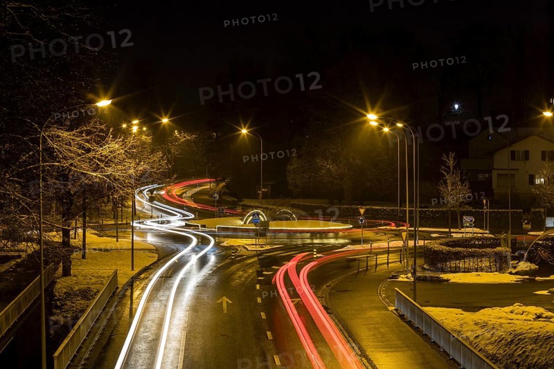 Roundabout with light lanes