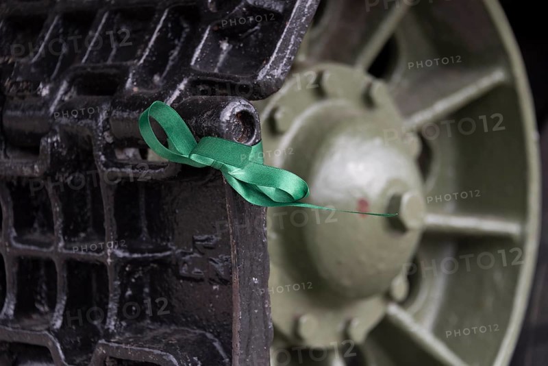 Green ribbon on a tank chain