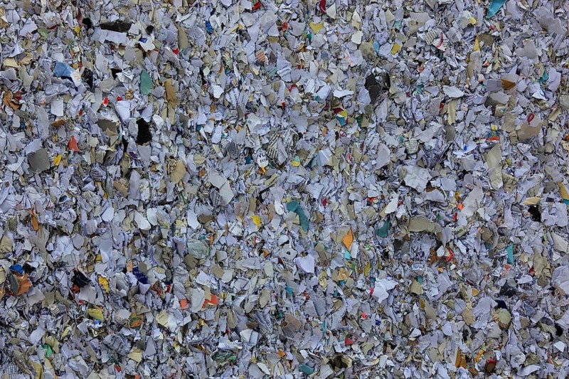 Geschreddertes Altpapier fuer Recycling