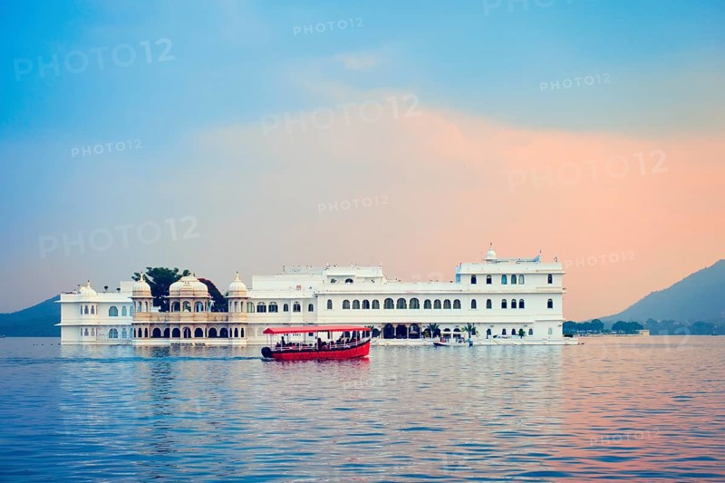 Romantic luxury India travel tourism