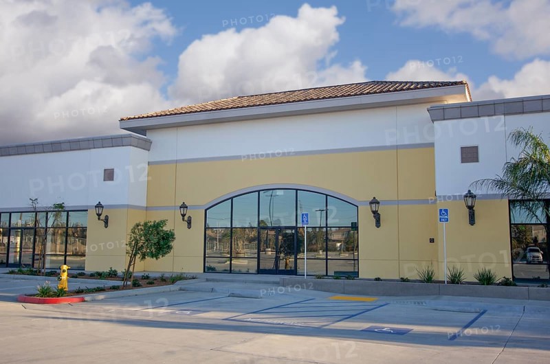 Majestic vacant retail building ready for occupancy