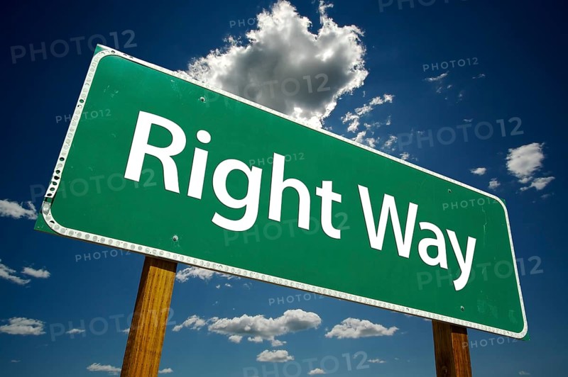 Right way road sign with dramatic clouds and sky