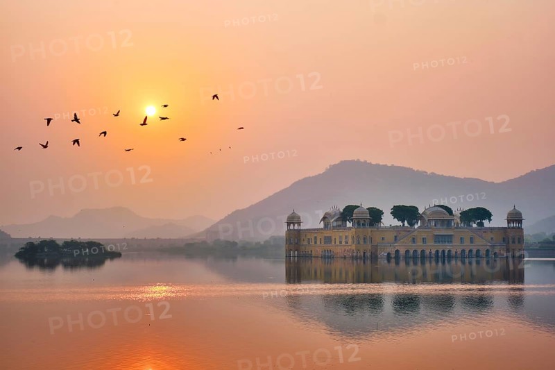 Tranquil morning at famous indian tourist landmark Jal Mahal