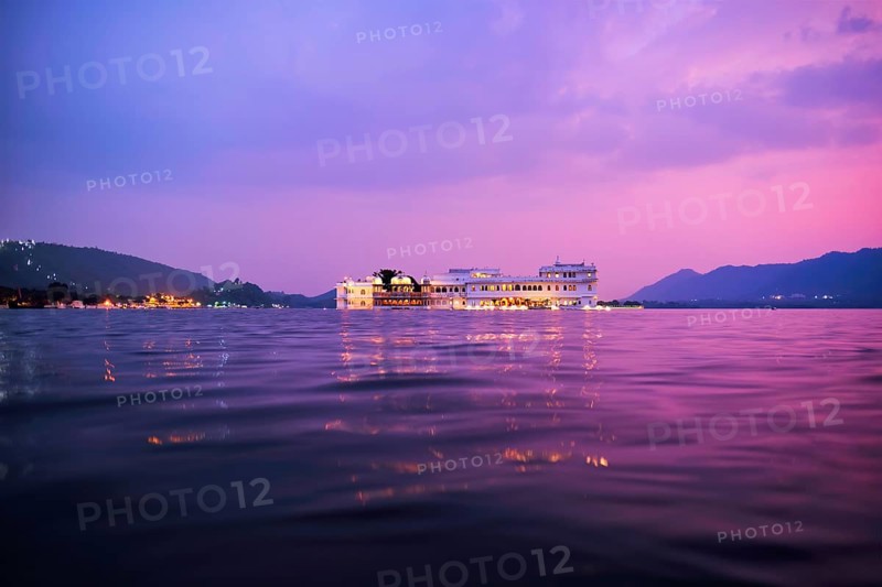 Romantic luxury India travel tourism
