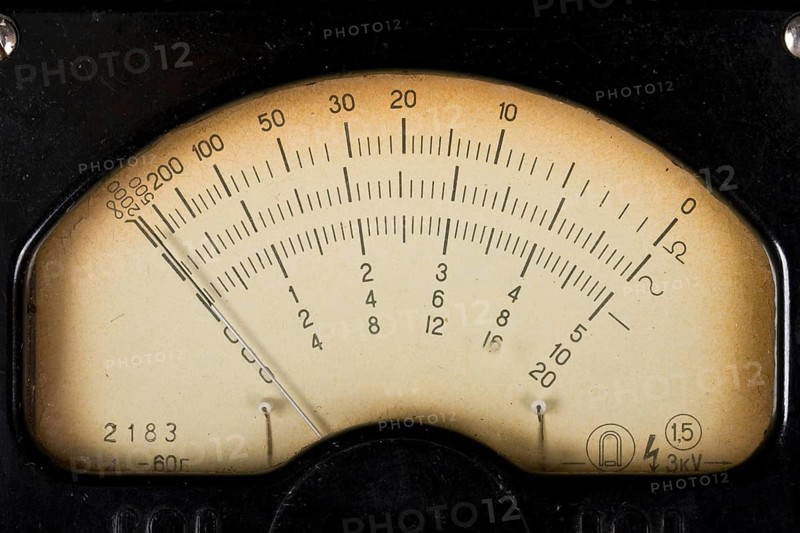 Vintage analog scale of a measurment device close up